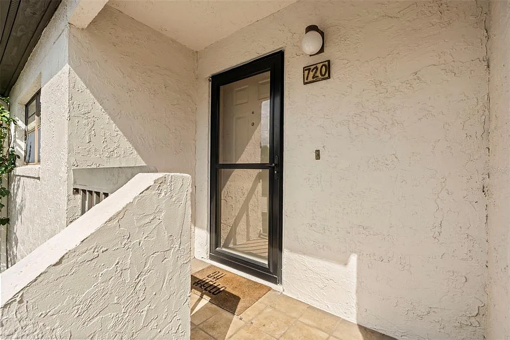 720 Killarney Bay Ct — Photo 4