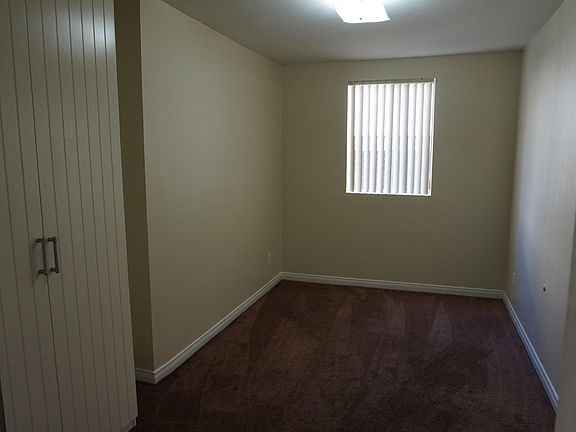 3rd image of 11437 Oxnard St #16