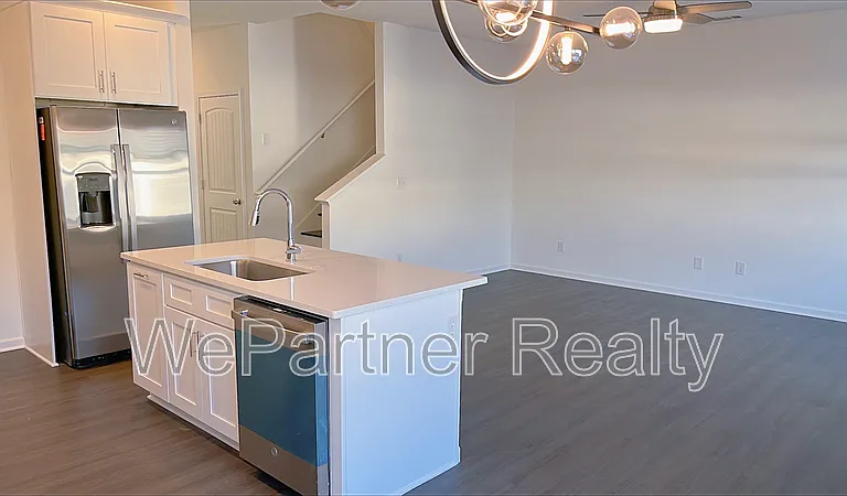 31 Sandstone Dr — Photo 5