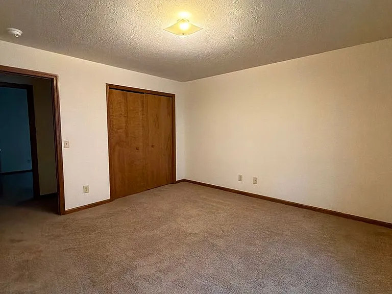 211 Stonewall Ct — Photo 16