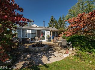 30305 Island Dr, Gibraltar, MI 48173