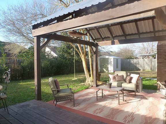 3rd image of 208 Cricklade Ct