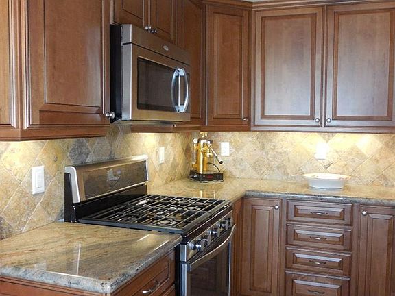 4th image of 709 Lakeview Ave #18