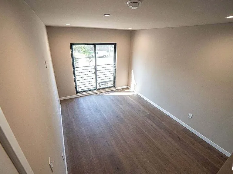 9904 Laurel Canyon Blvd — Photo 13