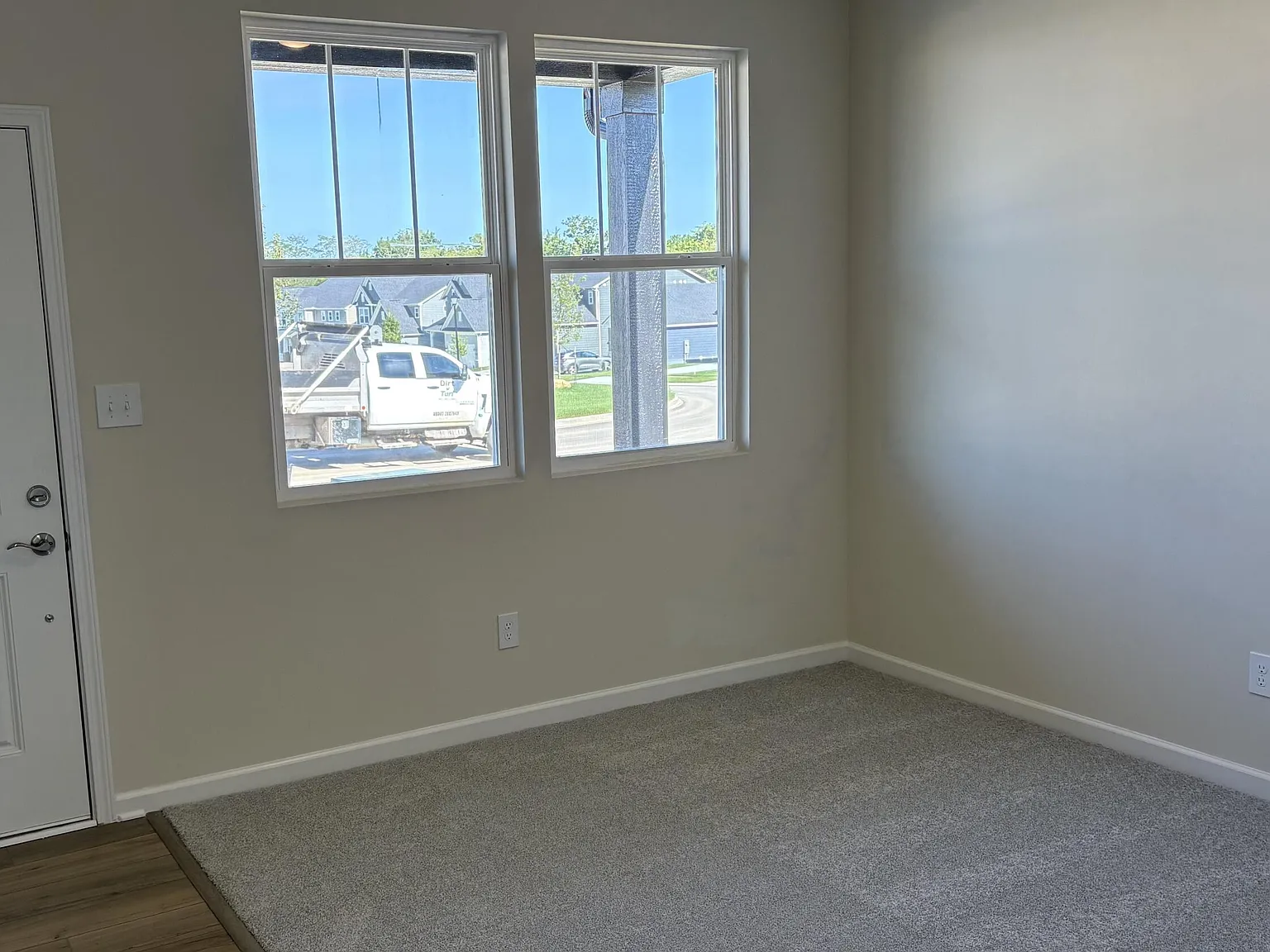 4 bed, 2.5 bath, 2515 sqft, $2,995 — Photo 2