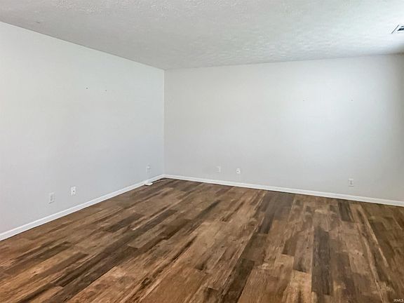 3rd image of 3117 Runyon Dr