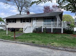 43 Heather Dr, Woonsocket, RI 02895