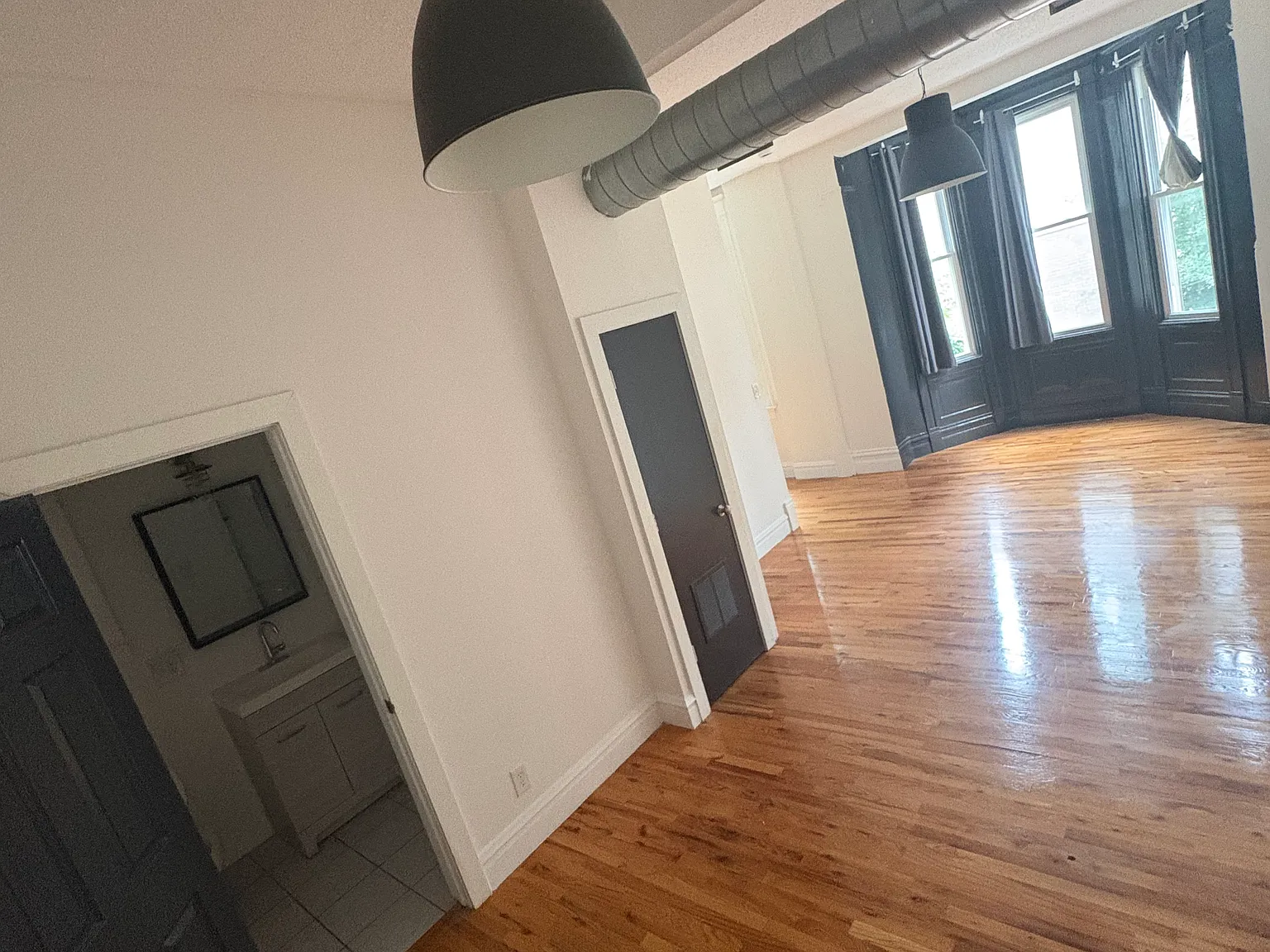 2 bed, 1000 sqft, $2,650 — Photo 2