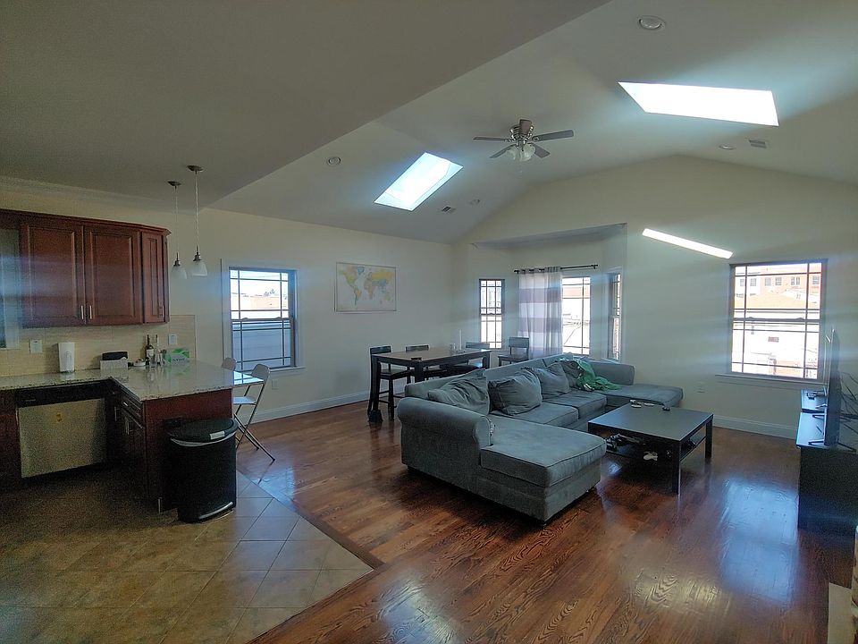1st image of 75 Fleet St #2BB