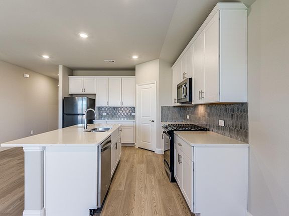 4th image of 702 Williams Way Lowry Xing