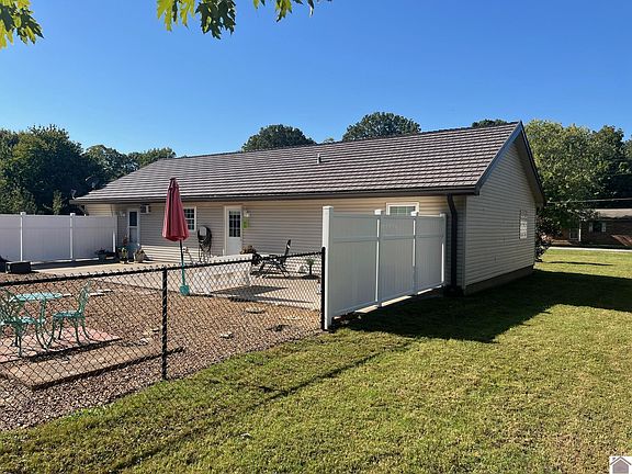 3rd image of 503 Kelly Dr