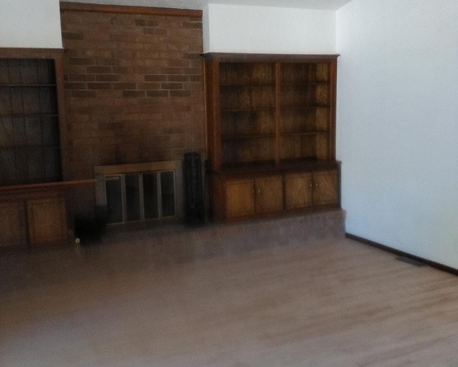 2nd image of 111 Pine Tree Ln