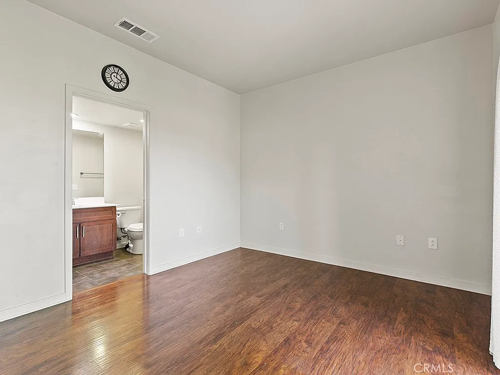 2 bed, 1220 sqft, $3,295 — Photo 4