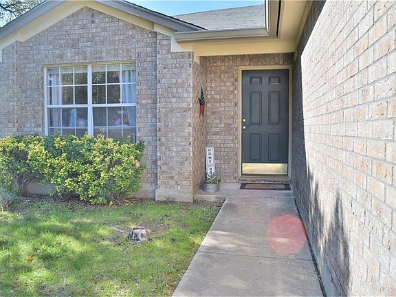 2nd image of 1611 Carriage Hills Trl