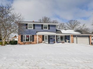 W177N8929 Saint Thomas Dr, Menomonee Falls, WI 53051