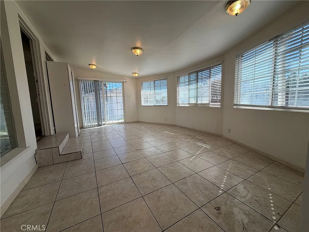 3 bed, 1168 sqft, $3,595 — Photo 3