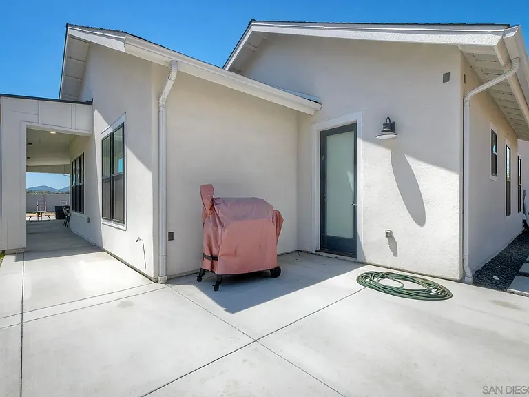 655 Hamilton Ln — Photo 30