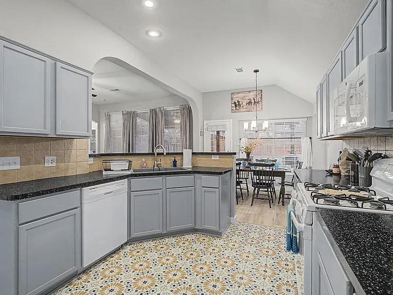 2409 Mallard Dr — Photo 15