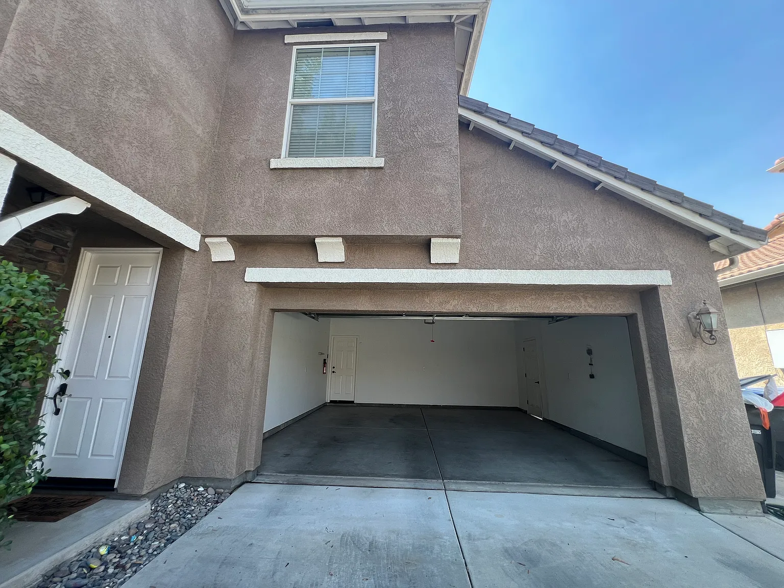 3 bed, 1857 sqft, $2,350 — Photo 2