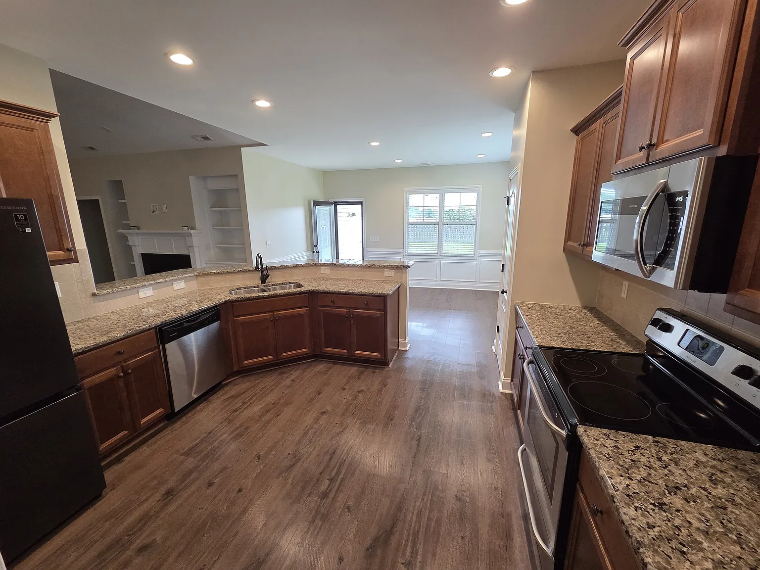 3 bed, 1717 sqft, $1,925 — Photo 4