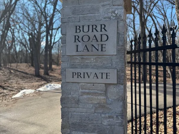 2 Silent Oaks Ct, Saint Charles, IL 60174