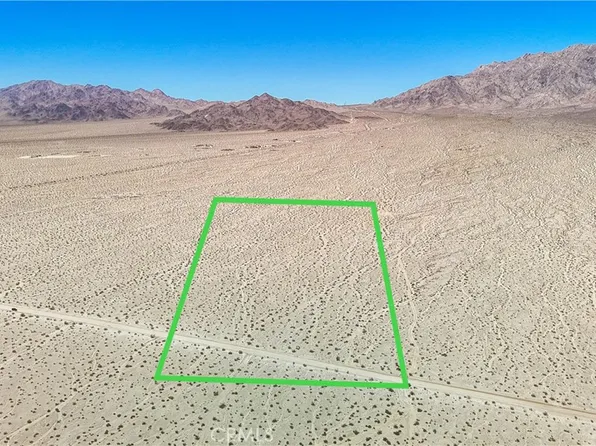 592 Ironage Rd, Twentynine Palms, CA 92277