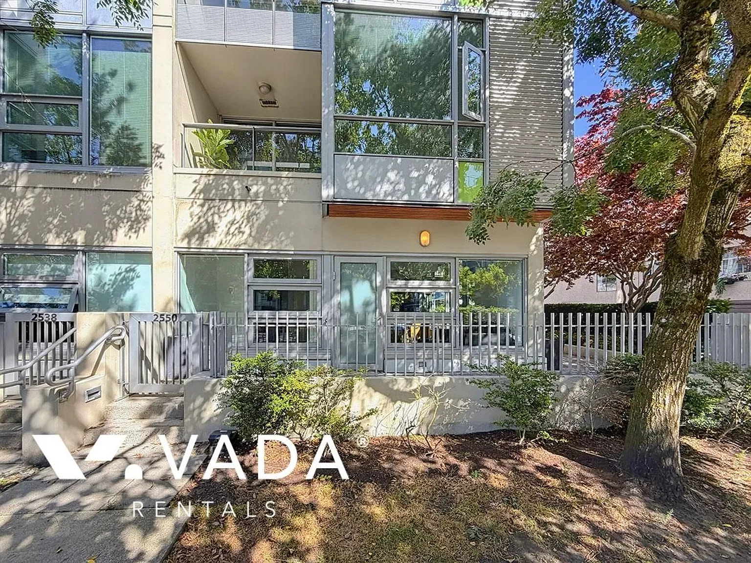 2550 Maple Street Vancouver — Photo 2