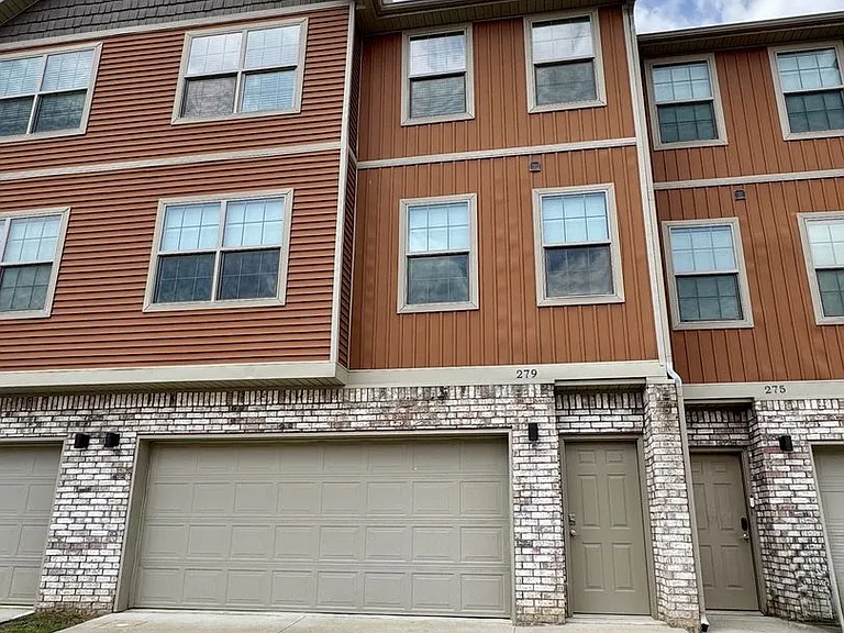 279 S Breakwater Ln — Photo 1