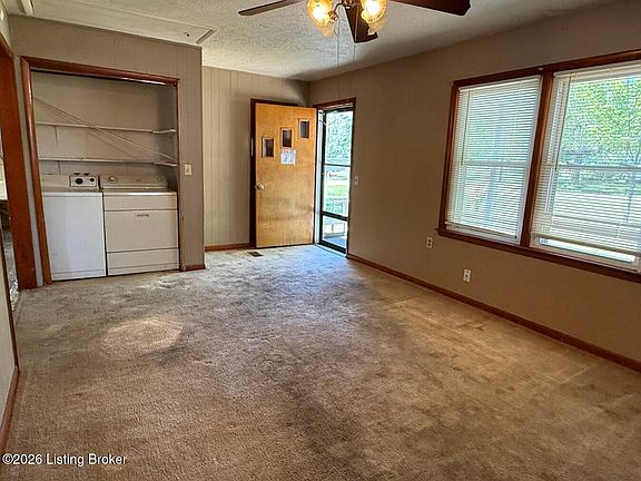 5th image of 421 Peonia Rd