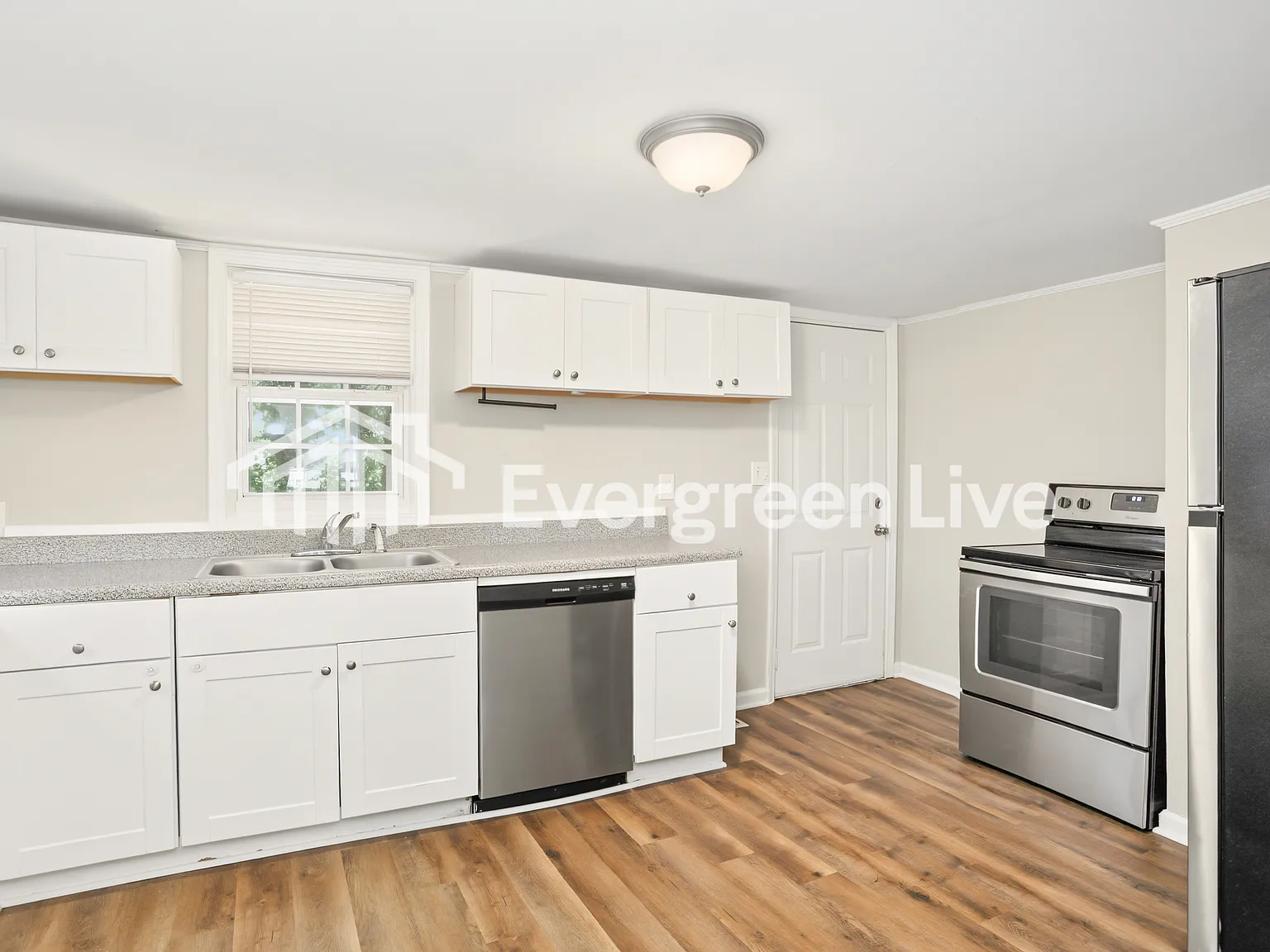 2 bed, 1.0 bath, 804 sqft, $1,345 — Photo 2