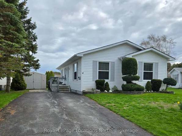 4 Saint James Pl, Wasaga Beach, ON L9Z 3A8