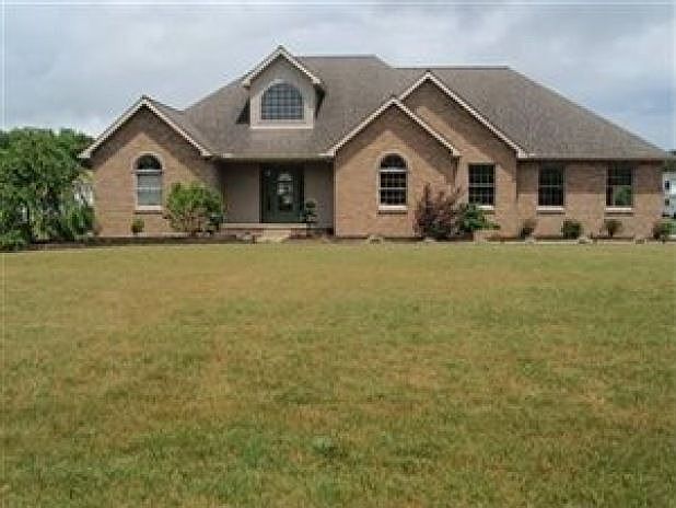 1st image of 401 Oak Hollow Dr