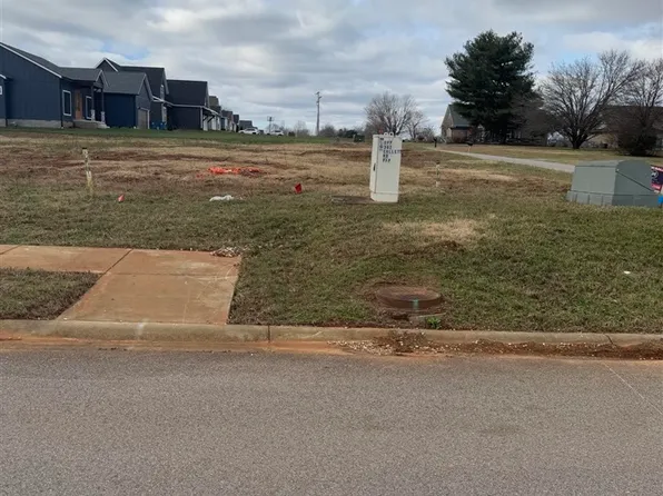 578 Vining Ln, Bowling Green, KY 42104