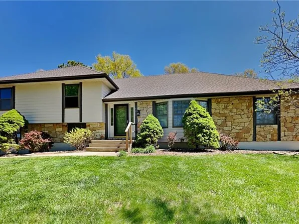 9817 Betsy Ross Ln, Liberty, MO 64068