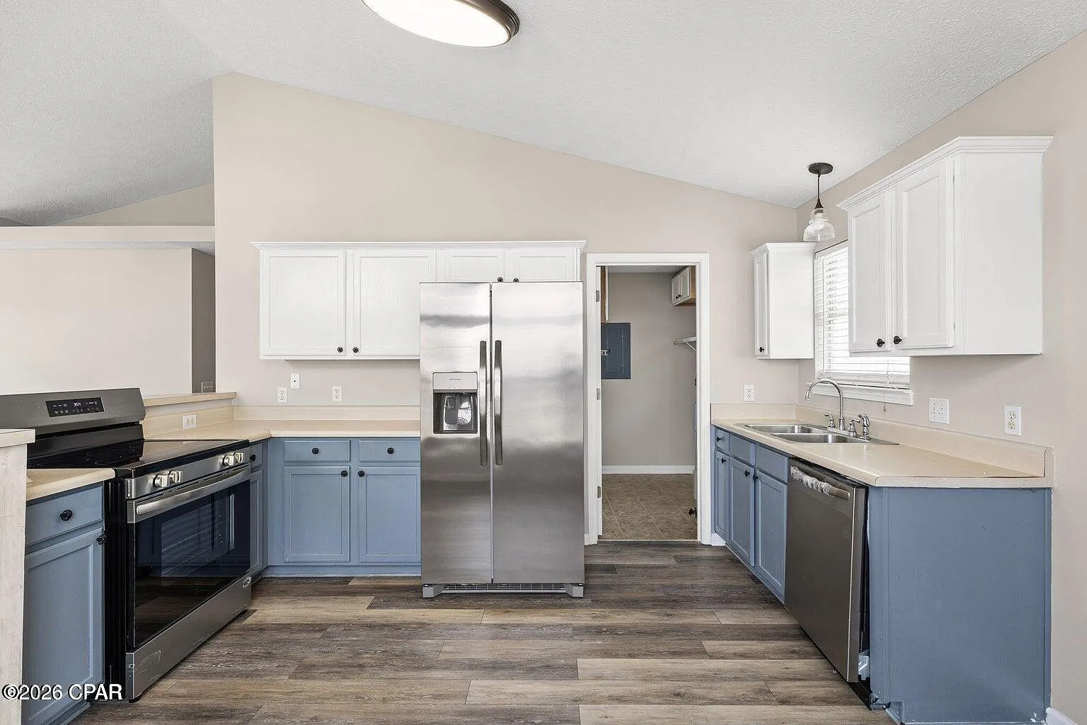 3 bed, 1197 sqft, $2,300 — Photo 2