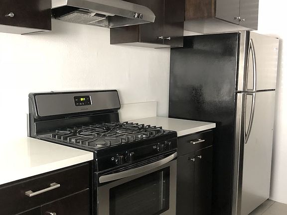 3rd image of 510 N Harvard Blvd APT 1