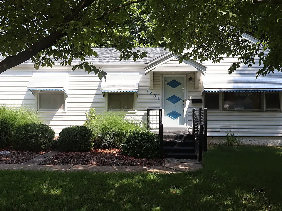 1231 Bakewell Dr
