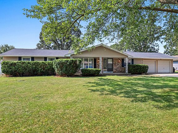 3rd image of 1327 Skylark Ln