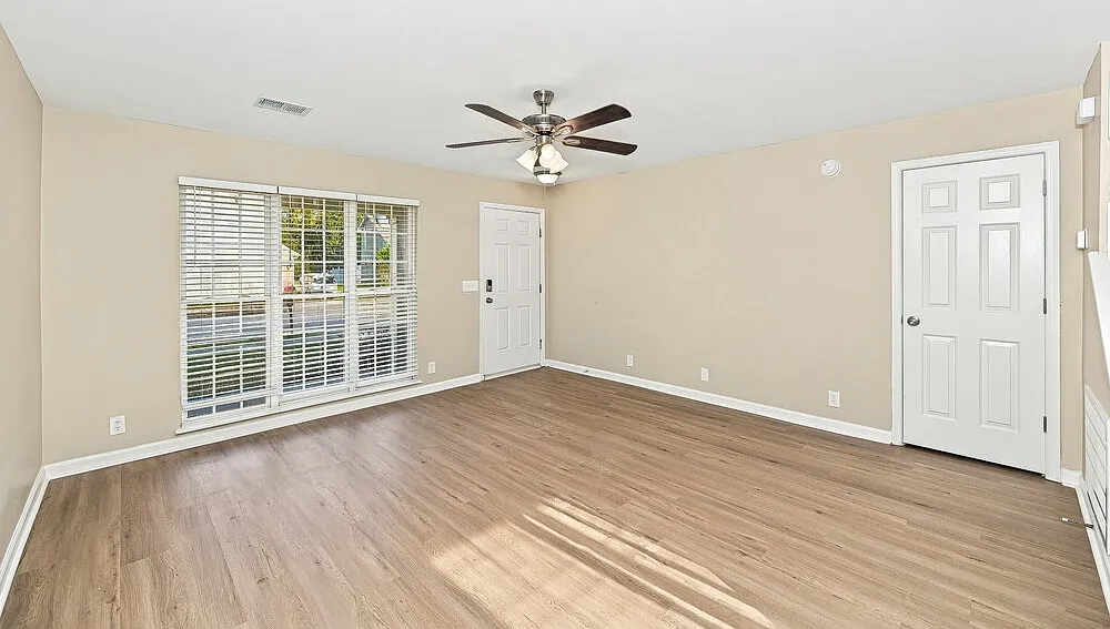 4 bed, 2.5 bath, 1990 sqft, $2,755 — Photo 4