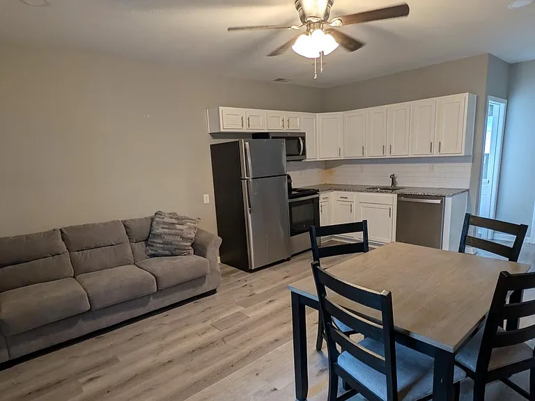 205 W Breckinridge St #8 — Photo 2