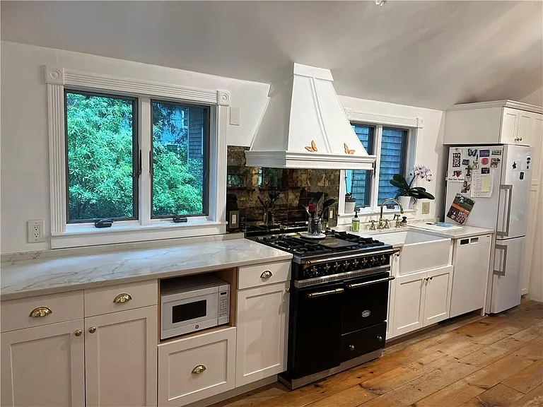 49 Sanford Ave — Photo 6