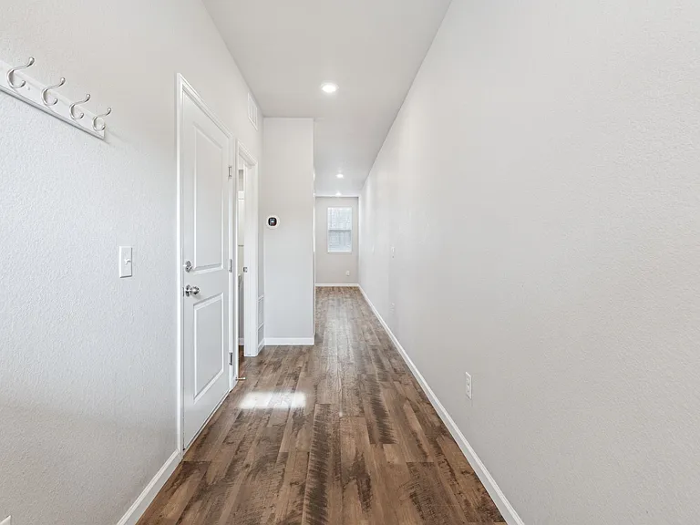 1050 Oak Cir — Photo 5