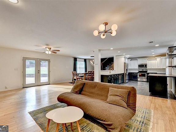 5th image of 673 Quillian Ave