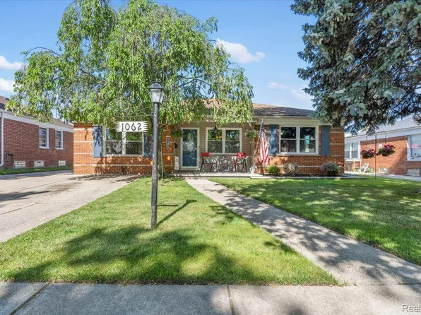 1062 12th St, Wyandotte, MI 48192