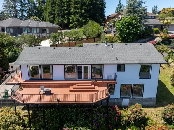 744 Telegraph Dr, Coos Bay, OR 97420