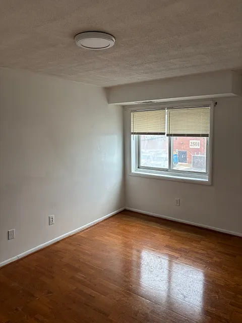 3 bed, 864 sqft, $975 — Photo 1
