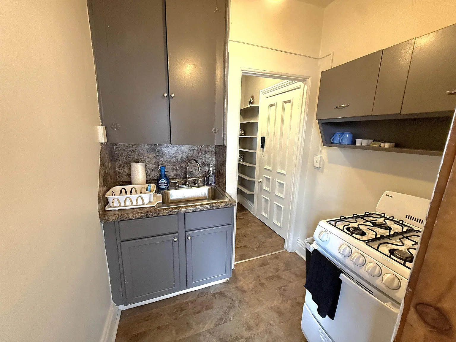 1 bed, 1.0 bath, 425 sqft, $850 — Photo 4