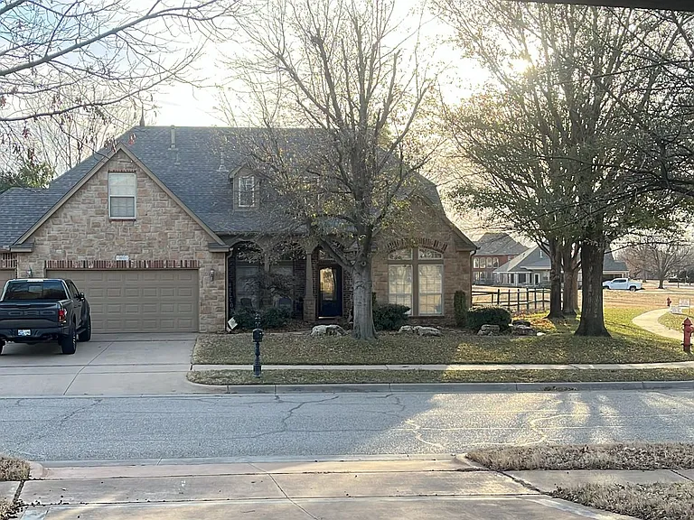 4301 N Poplar Ave — Photo 20