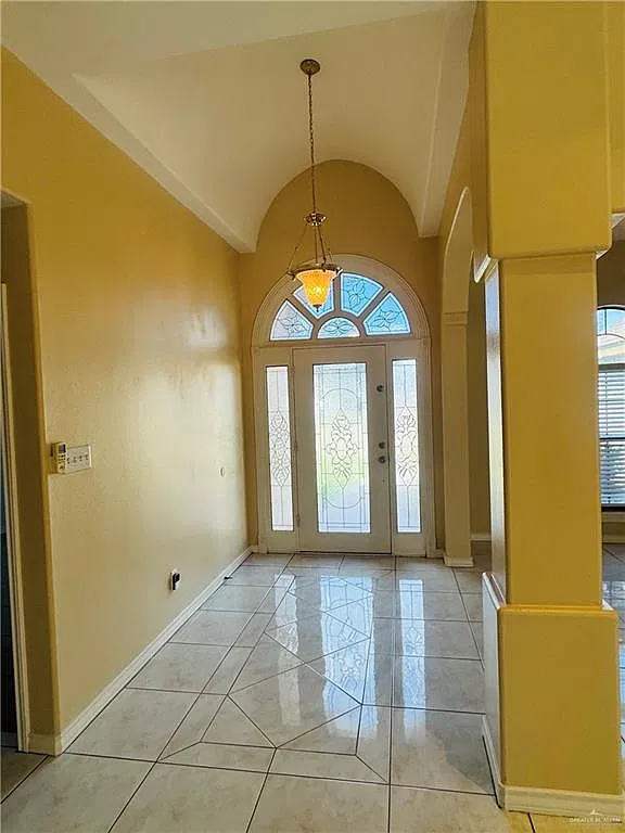 3 bed, 2.0 bath, 1748 sqft, $1,750 — Photo 3
