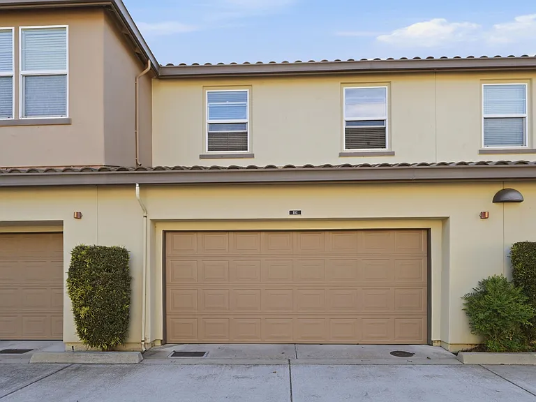 425 Regatta Ln #103-00 — Photo 34